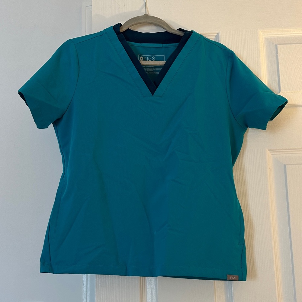 Figs Women's Short Sleeve V-Neck Top in Teal